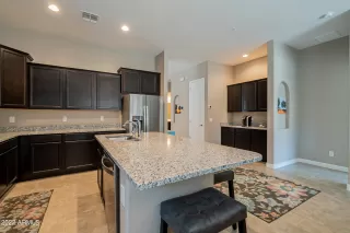 Photo #5: 6381828 Listing