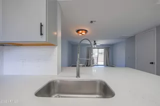 Photo #6: 6383255 Listing