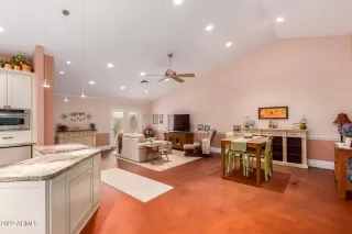 Photo #5: 6383516 Listing