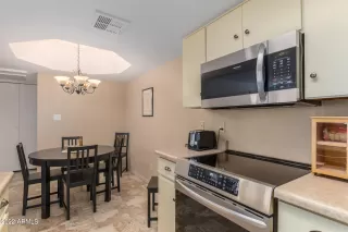 Photo #5: 6383616 Listing