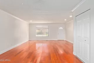 Photo #5: 6383618 Listing