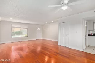 Photo #6: 6383618 Listing