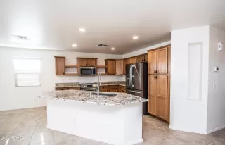 Photo #5: 6383650 Listing