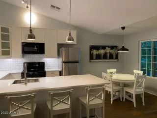 Photo #3: 6383794 Listing 