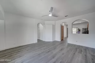 Photo #5: 6383923 Listing