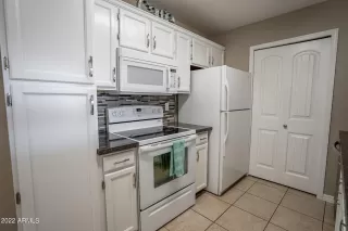 Photo #5: 6384040 Listing