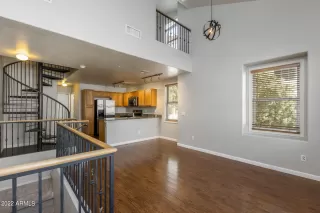 Photo #5: 6384046 Listing