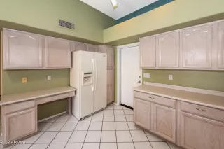 Photo #5: 6384050 Listing