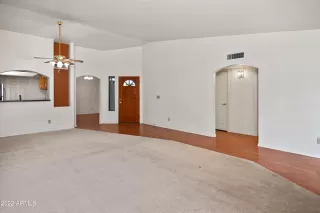 Photo #6: 6384098 Listing