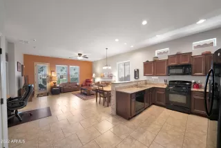 Photo #4: 6384140 Listing