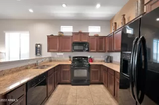 Photo #6: 6384140 Listing