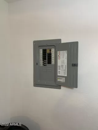 Photo #5: 6384643 Listing