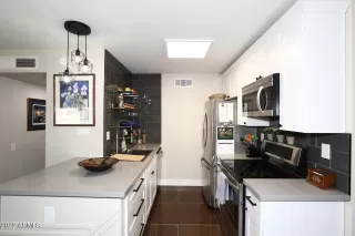 Photo #2: 6384684 Listing
