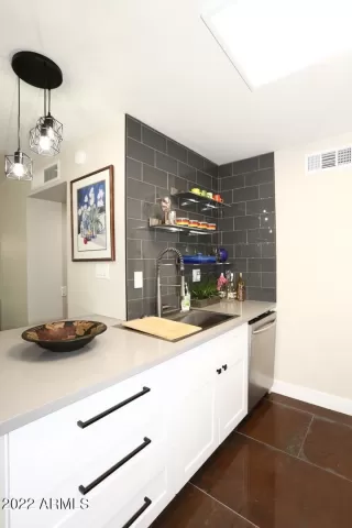 Photo #5: 6384684 Listing