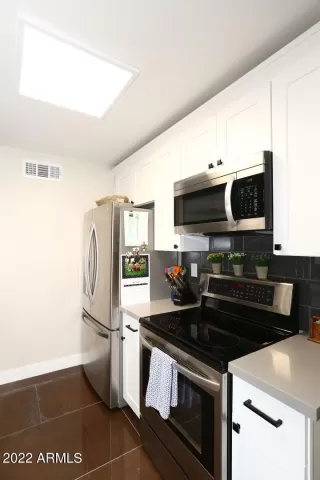 Photo #6: 6384684 Listing