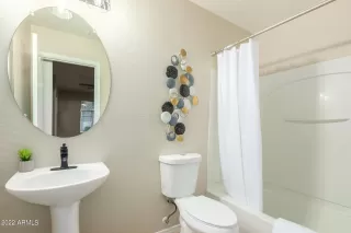 Photo #5: 6384729 Listing