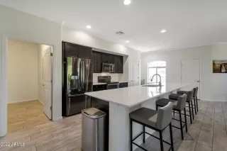 Photo #4: 6385400 Listing