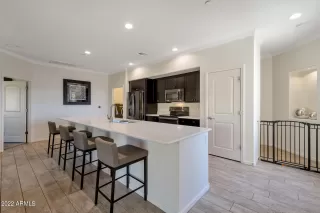 Photo #5: 6385400 Listing