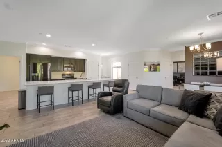 Photo #6: 6385400 Listing