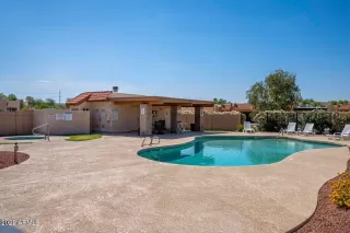 Photo #5: 6385433 Listing