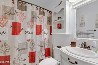 Photo #5: 6385437 Listing