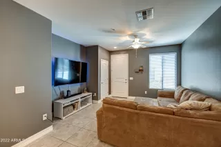 Photo #5: 6385596 Listing