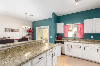 Photo #4: 6386298 Listing