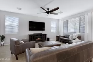 Photo #6: 6386620 Listing