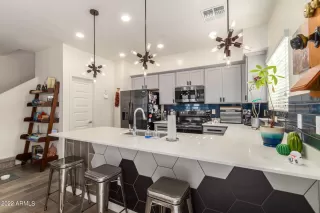 Photo #5: 6387051 Listing