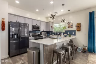 Photo #6: 6387051 Listing