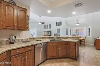 Photo #6: 6387714 Listing 