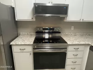 Photo #5: 6388027 Listing