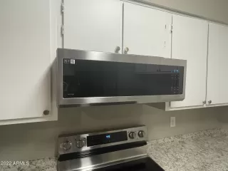 Photo #6: 6388027 Listing