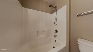 Photo #6: 6388853 Listing