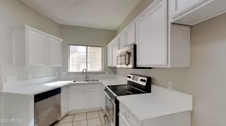 Photo #5: 6388864 Listing