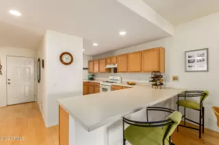 Photo #6: 6388952 Listing