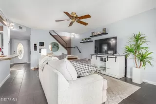 Photo #6: 6390019 Listing 