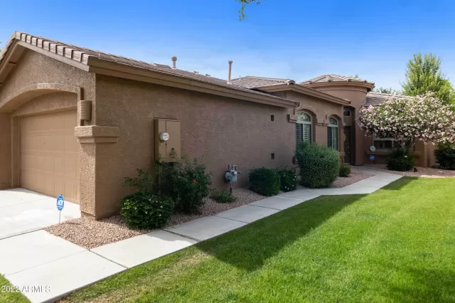 MLS: 6390718 Condo For Sale