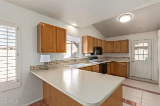 Photo #6: 6390989 Listing 