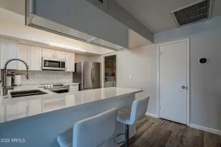 Photo #3: 6391057 Listing 