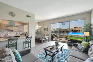 Photo #5: 6391245 Listing