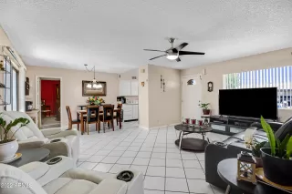 Photo #5: 6392007 Listing