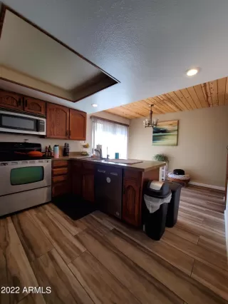 Photo #3: 6392416 Listing