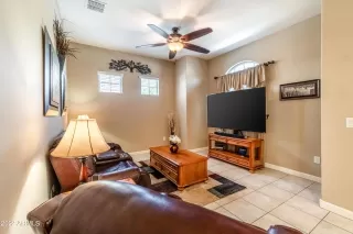 Photo #5: 6392705 Listing