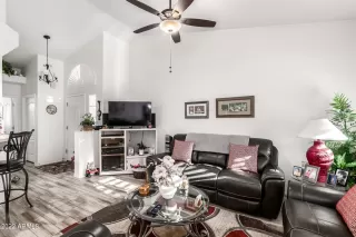 Photo #4: 6393203 Listing