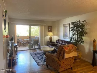 Photo #6: 6393890 Listing 