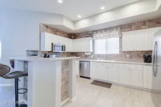 Photo #3: 6393956 Listing