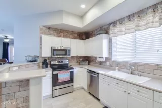 Photo #4: 6393956 Listing