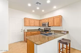 Photo #6: 6394658 Listing