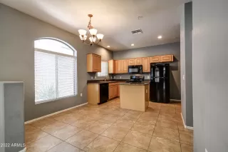 Photo #6: 6394884 Listing